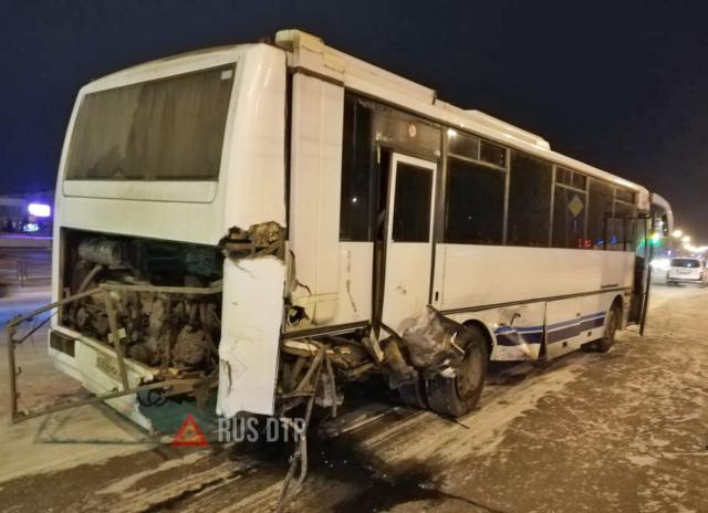 В Братске девушка на «Лексусе» врезалась в автобус и погибла