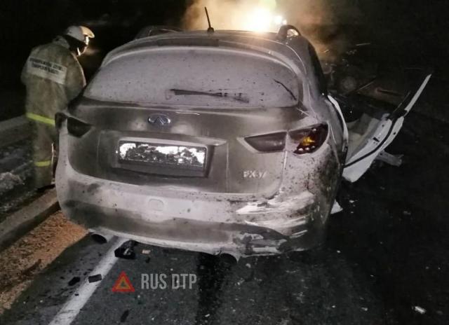 Четверо погибли в лобовом столкновении Infiniti и Renault на трассе М-5