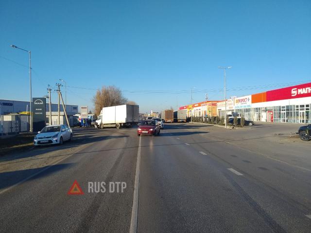 Момент ДТП с участием маршрутки и грузовика в Ленинакане