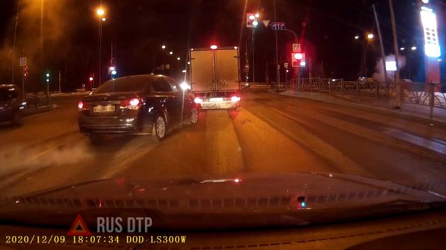Chevrolet Cruze остался без бампера в Екатеринбурге Chevrolet Cruze остался без бампера в Екатеринбурге
