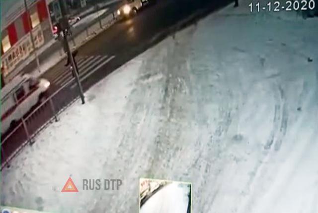 Скорая сбила пешехода в Среднеуральске. ВИДЕО Скорая сбила пешехода в Среднеуральске. ВИДЕО