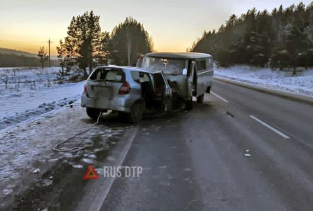 В Челябинской области в лобовом ДТП погиб водитель автомобиля Honda Jazz