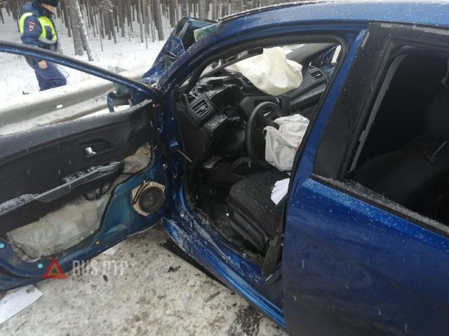 Женщина врезалась в грузовик на трассе Новосибирск — Томск. ВИДЕО
