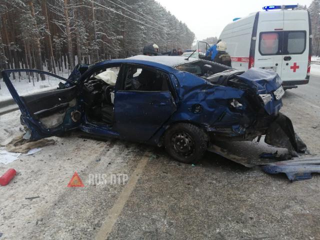 Женщина врезалась в грузовик на трассе Новосибирск — Томск. ВИДЕО