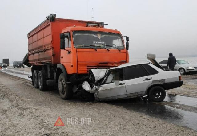 Двое погибли в ДТП с участием ВАЗ-21099 и КАМАЗа в Курской области