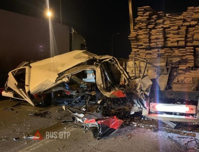 В Приморье микроавтобус разорвало от столкновения с грузовиком