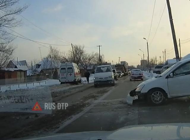 Момент ДТП с участием скорой в Омске Момент ДТП с участием скорой в Омске