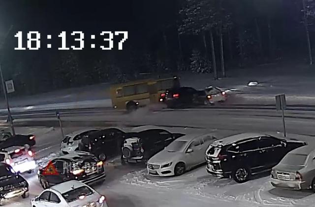 Момент массового ДТП в Когалыме