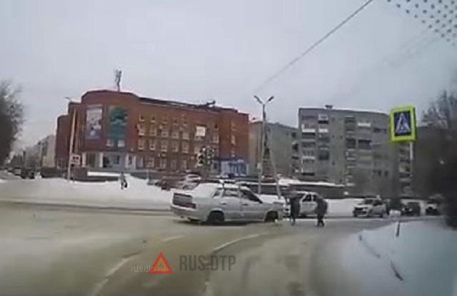 В Белорецке автомобиль сбил школьницу В Белорецке автомобиль сбил школьницу