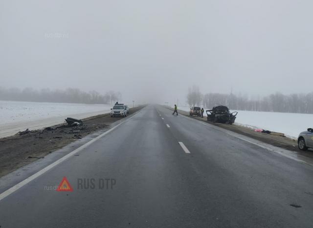 Четверо погибли в ДТП с участием микроавтобуса и фуры в Ростовской области
