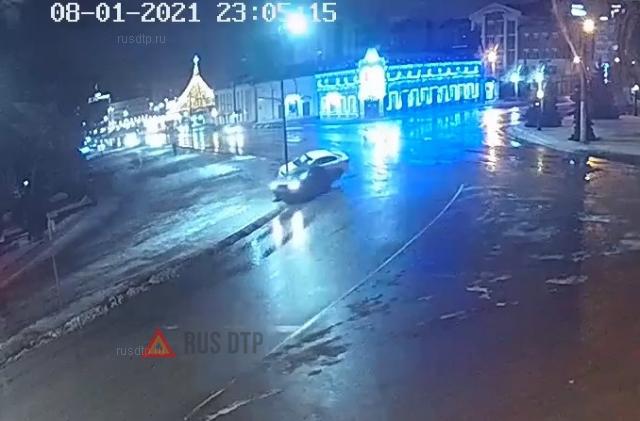 Момент ДТП в Липецке на площади Революции Момент ДТП в Липецке на площади Революции
