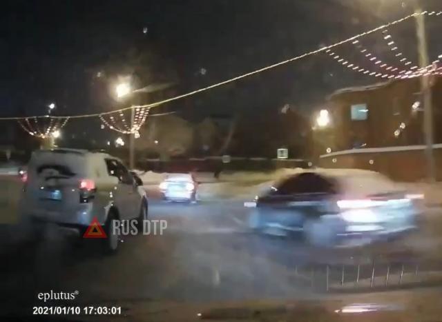 Водитель автомобиля Chevrolet Captiva не успел затормозить Водитель автомобиля Chevrolet Captiva не успел затормозить