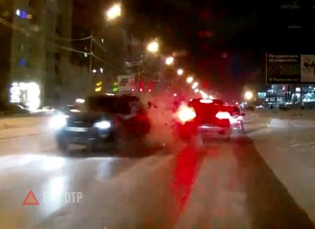 Момент ДТП на улице Профсоюзов в Сургуте Момент ДТП на улице Профсоюзов в Сургуте