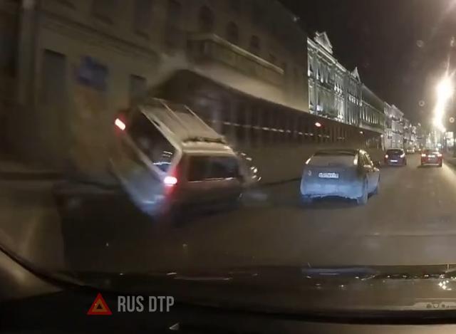 ДТП на Английской набережной в Петербурге ДТП на Английской набережной в Петербурге