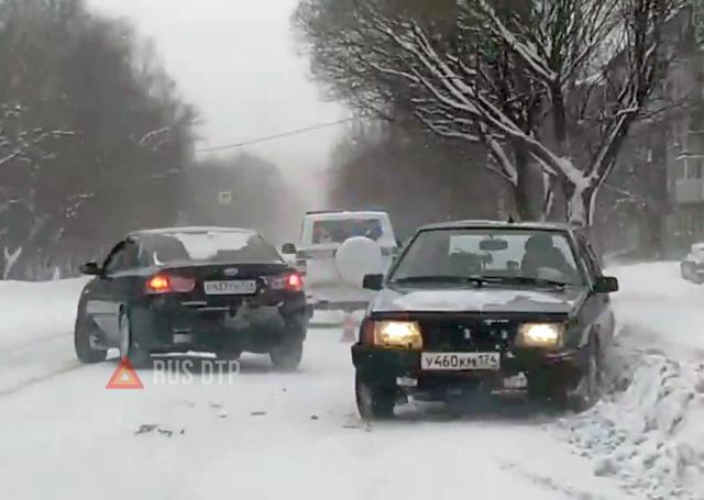 ДТП в Златоусте на глазах у сотрудников ГИБДД ДТП в Златоусте на глазах у сотрудников ГИБДД