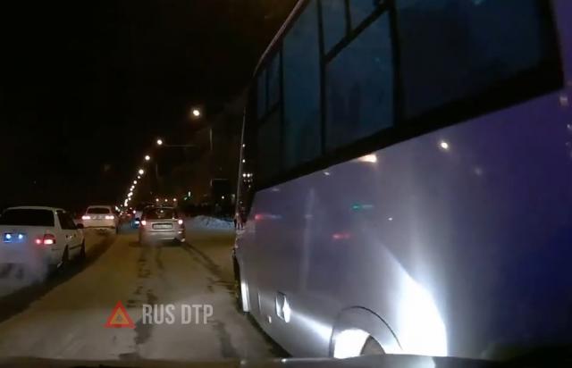 ДТП с маршруткой в Омске ДТП с маршруткой в Омске