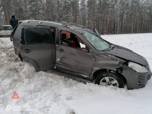Три автомобиля столкнулись на трассе Вологда — Новая Ладога