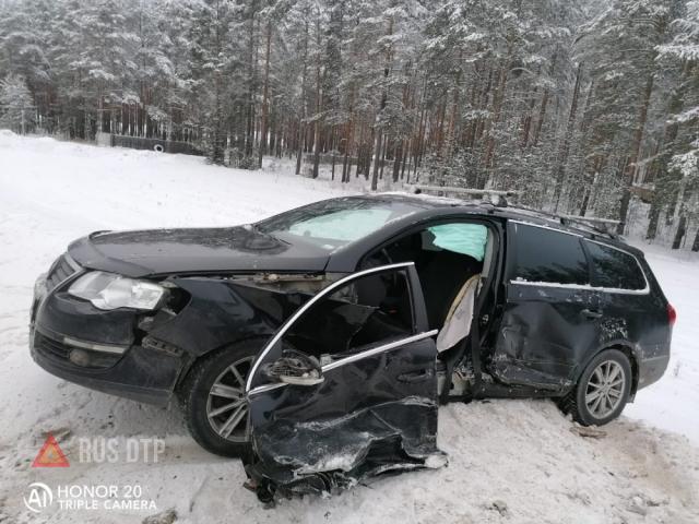 Три автомобиля столкнулись на трассе Вологда — Новая Ладога