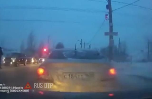Не успел затормозить на светофоре Не успел затормозить на светофоре
