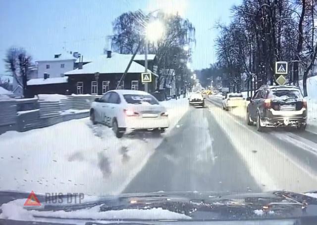 Таксист не смог остановиться Таксист не смог остановиться