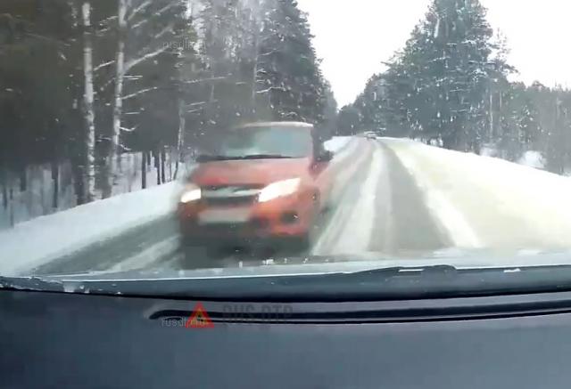 Благополучно приземлились в кювет (с) Благополучно приземлились в кювет (с)