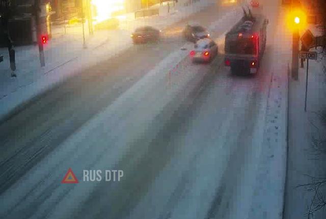 Момент массового ДТП в Волгограде Момент массового ДТП в Волгограде