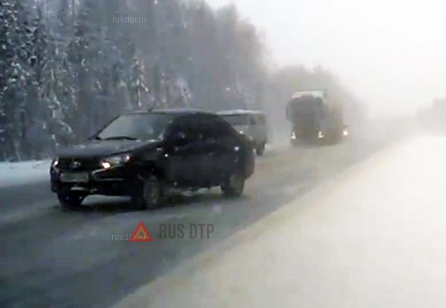 «Ладу Гранту» занесло в Костромской области «Ладу Гранту» занесло в Костромской области