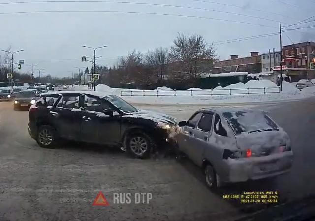ДТП на улице Пирогова в Чебоксарах ДТП на улице Пирогова в Чебоксарах
