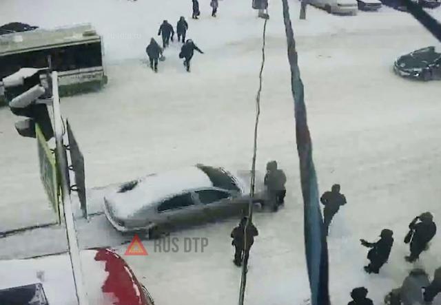В Рязани автомобиль сбил пешехода В Рязани автомобиль сбил пешехода