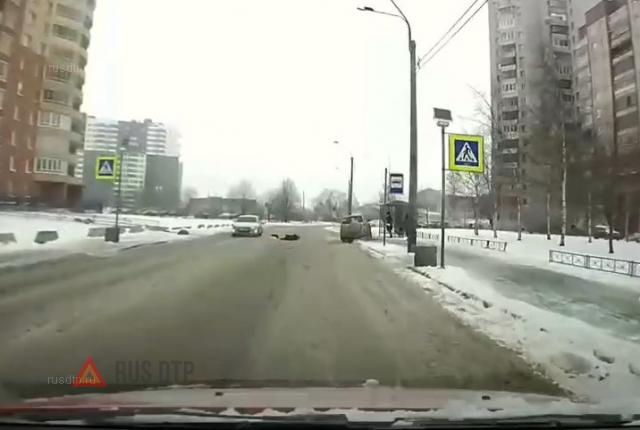 Кроссовер сбил ребенка в Санкт-Петербурге Кроссовер сбил ребенка в Санкт-Петербурге