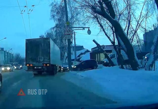 ДТП на перекрестке Ленина — Трудовая в Томске ДТП на перекрестке Ленина — Трудовая в Томске