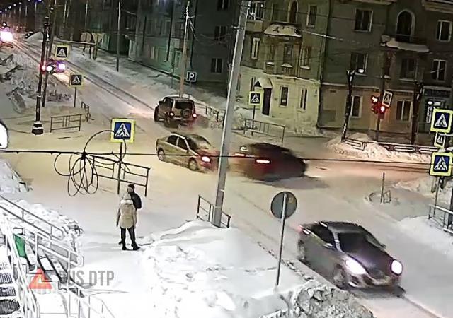 ДТП в Кушве на перекрестке Горняков — Строителей ДТП в Кушве на перекрестке Горняков — Строителей