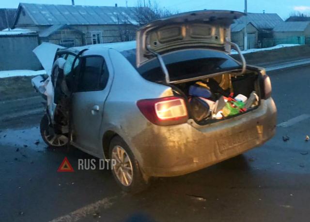 Renault Logan и ВАЗ-2115 столкнулись в Мордовии