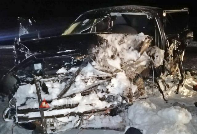 Водитель «Приоры» и его пассажирка погибли в ДТП в Кузбассе