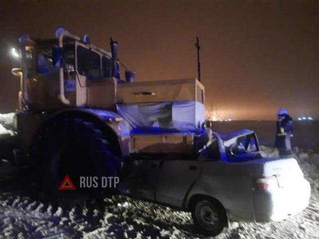 Мужчина и женщина погибли в ДТП с трактором в Оренбургской области