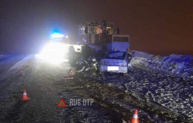 Мужчина и женщина погибли в ДТП с трактором в Оренбургской области