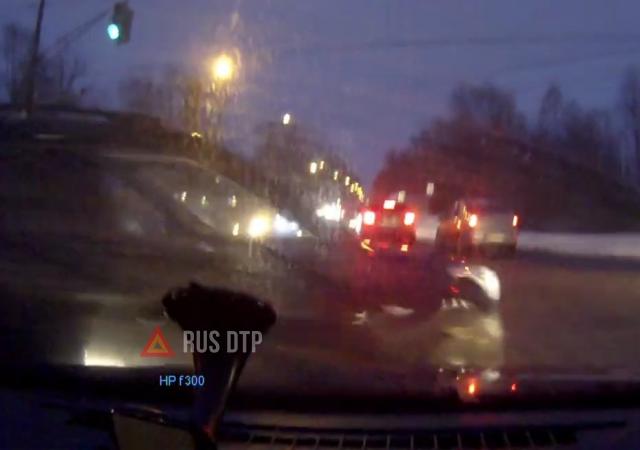 Сперва остановился, а потом резко начал движение (с) Сперва остановился, а потом резко начал движение (с)