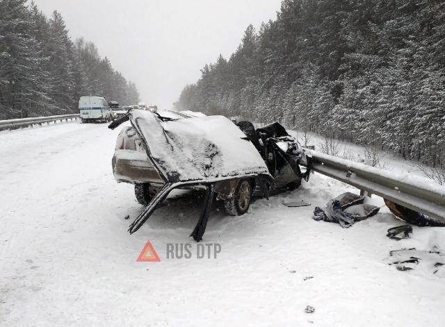 Два пассажира «Лады» погибли в ДТП под Екатеринбургом