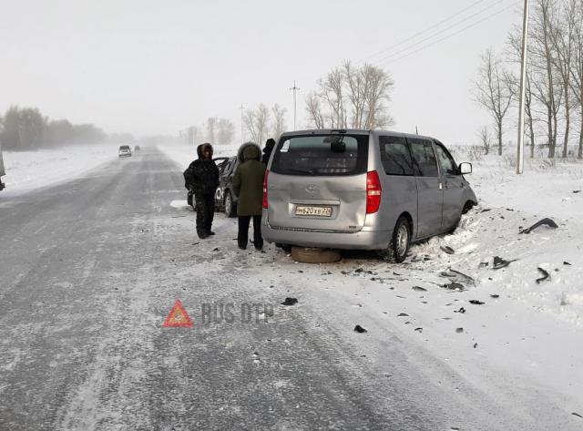 Водитель и пассажир такси погибли в ДТП в Алтайском крае