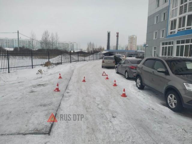 В Новосибирске водитель сбил женщину с ребенком из-за устного замечания
