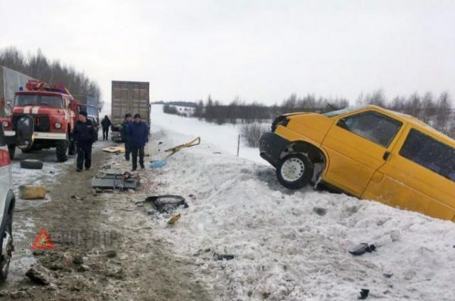 Водитель и пассажир микроавтобуса погибли в ДТП на трассе М-3 «Украина»