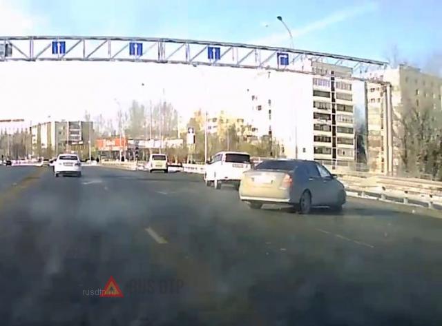 ДТП на мосту Республики в Тюмени ДТП на мосту Республики в Тюмени