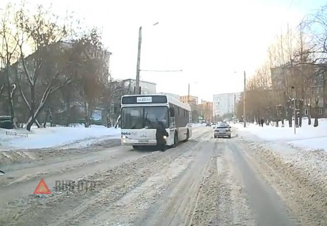 Сбили женщину на улице Крупской в Красноярске Сбили женщину на улице Крупской в Красноярске
