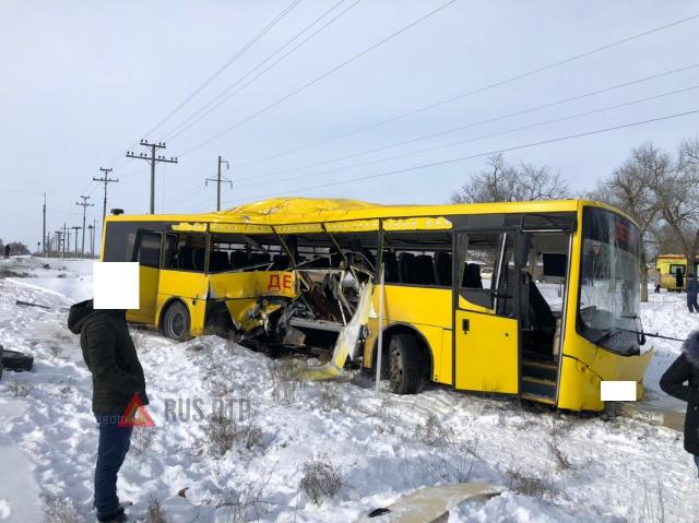 На Ставрополье школьный автобус столкнулся с поездом