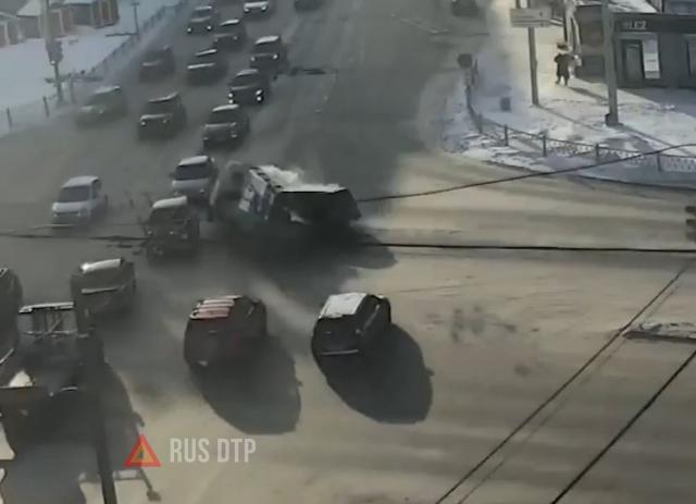 Массовое ДТП произошло на Уралмаше в Екатеринбурге