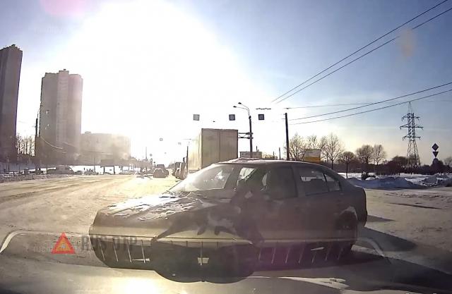 ДТП на проспекте Маршала Жукова в Санкт-Петербурге ДТП на проспекте Маршала Жукова в Санкт-Петербурге