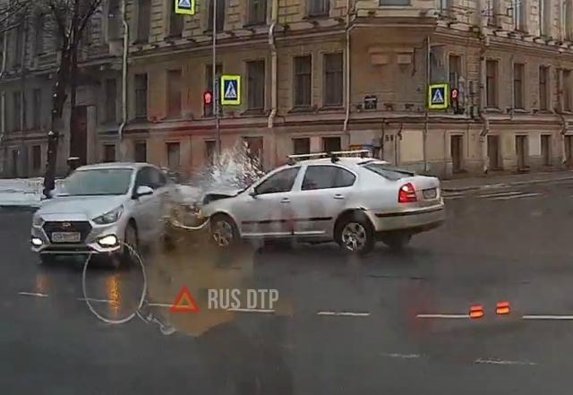 «Шкода» проехала на красный «Шкода» проехала на красный