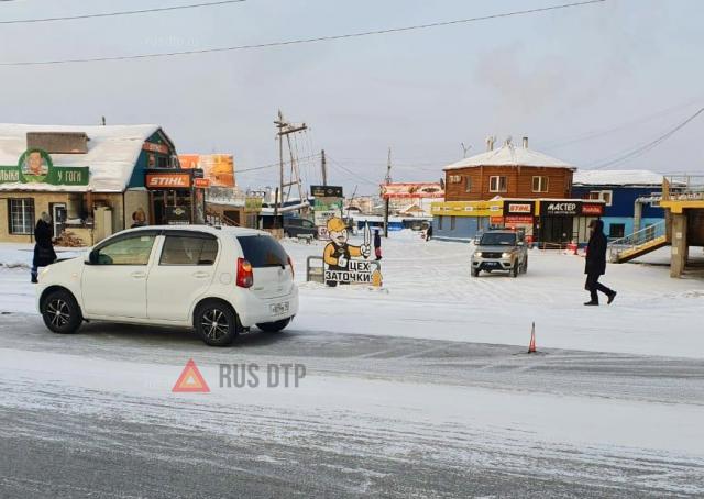 В Якутске 56-летний водитель сбил деда с внуком. ВИДЕО