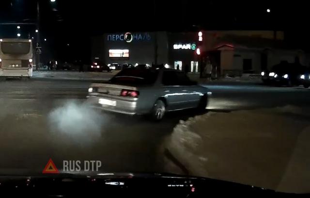 Решил подрифтовать на оживленной дороге Решил подрифтовать на оживленной дороге