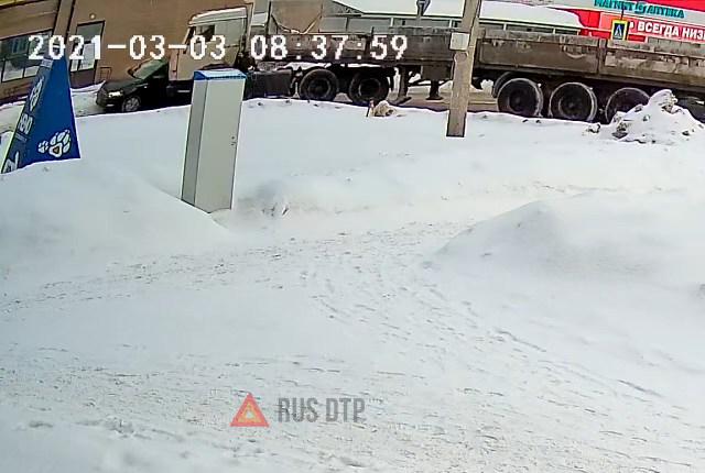 ДТП с участием КАМАЗа в Можге ДТП с участием КАМАЗа в Можге
